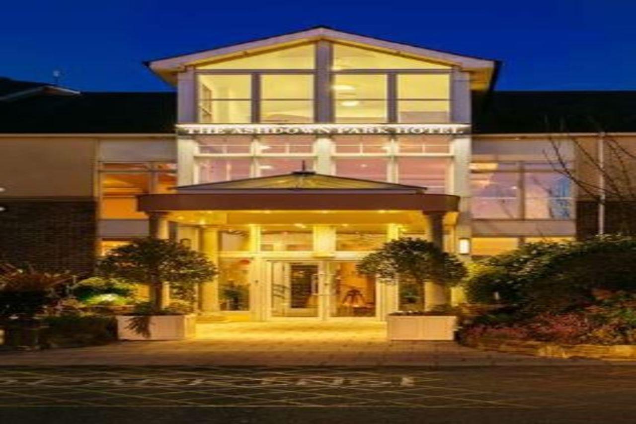 Ashdown Park Hotel Гори Экстерьер фото