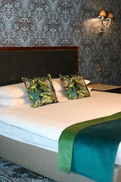 Ashdown Park Hotel Гори Экстерьер фото