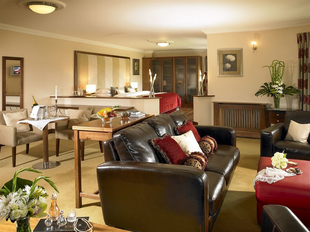 Ashdown Park Hotel Гори Экстерьер фото