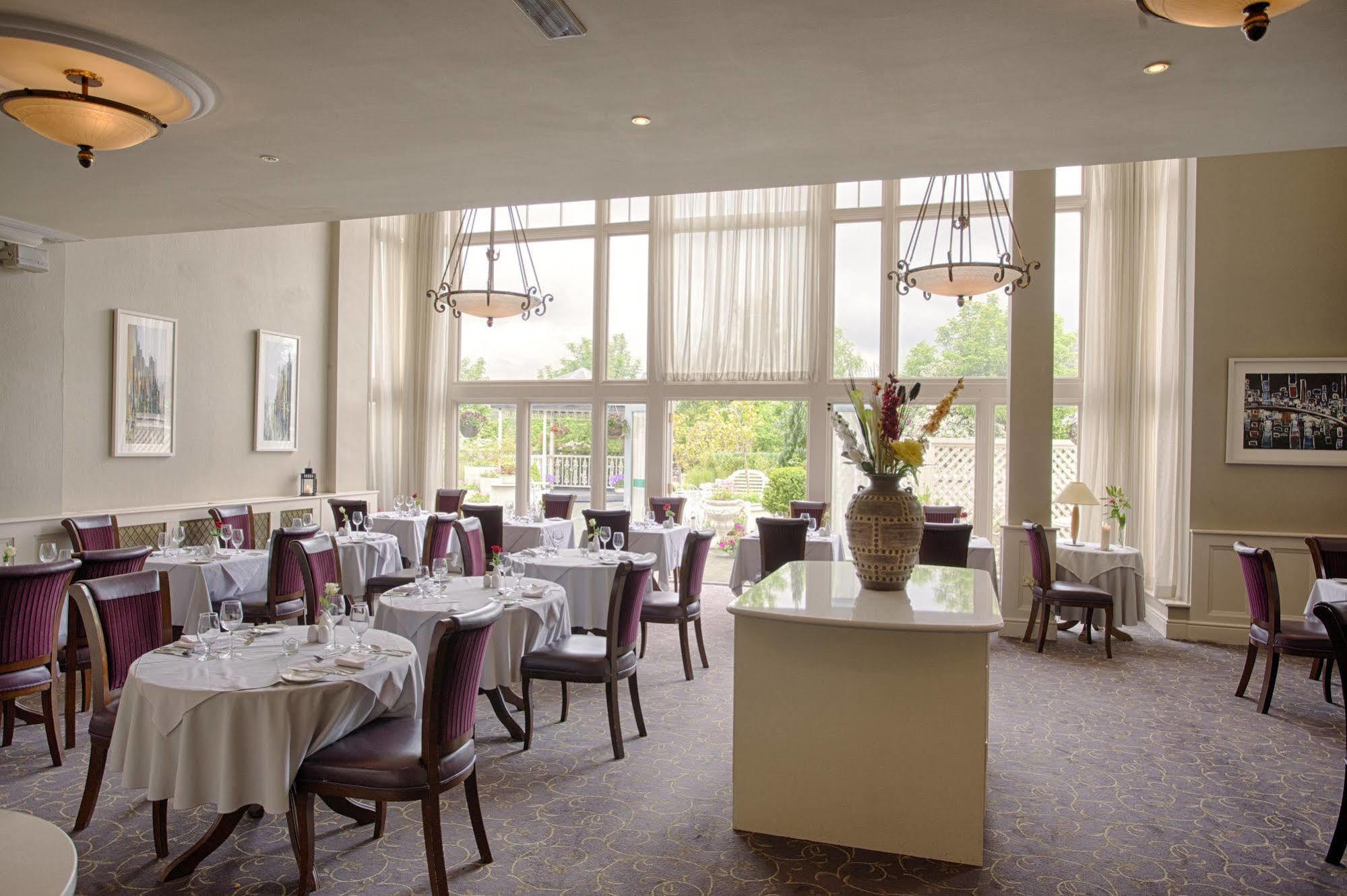 Ashdown Park Hotel Гори Экстерьер фото