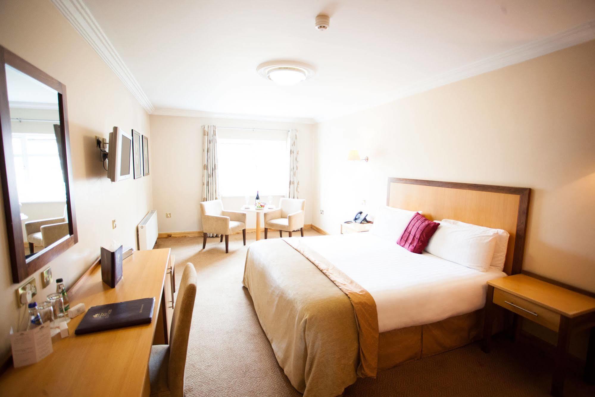 Ashdown Park Hotel Гори Экстерьер фото
