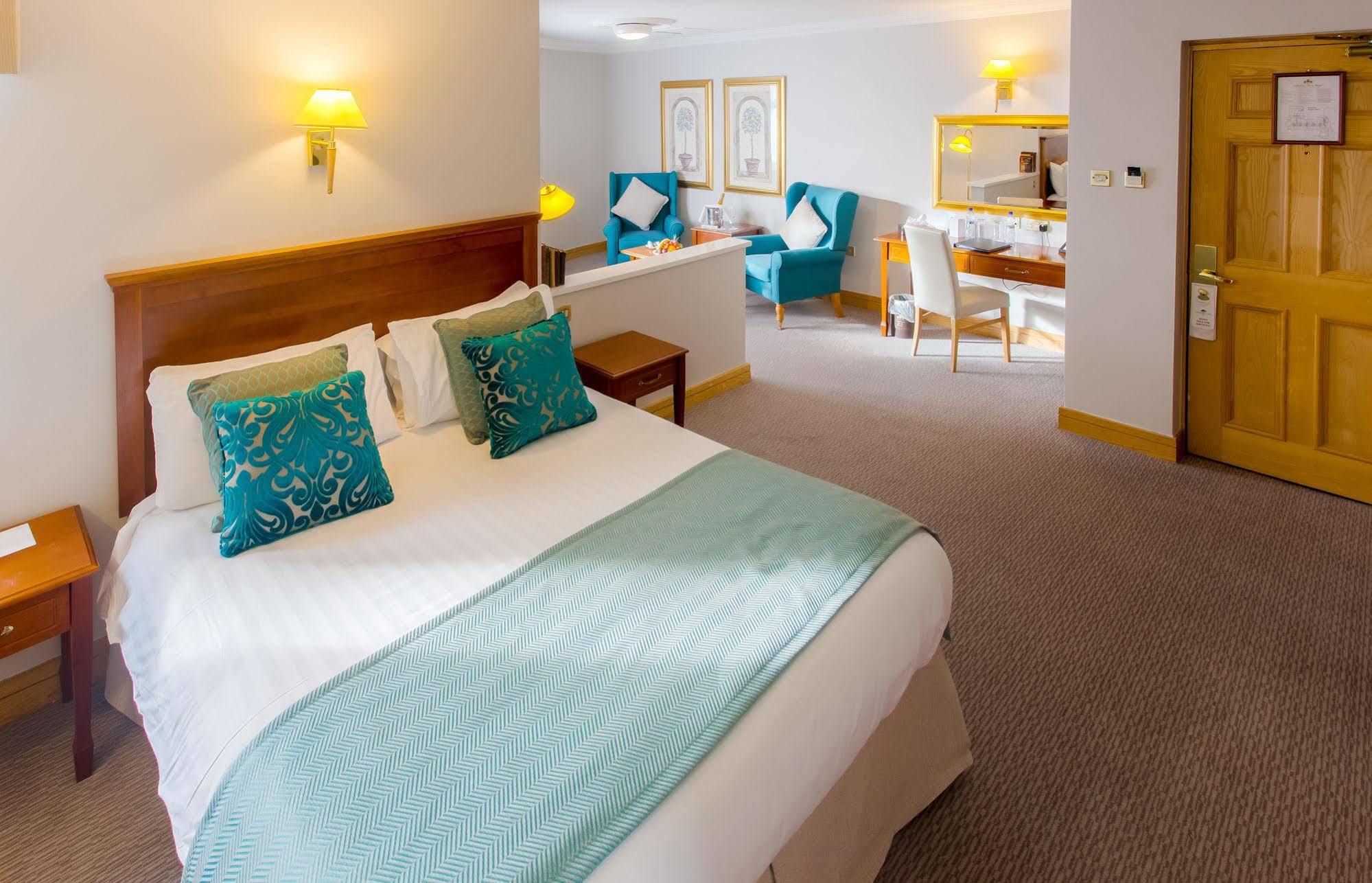 Ashdown Park Hotel Гори Экстерьер фото