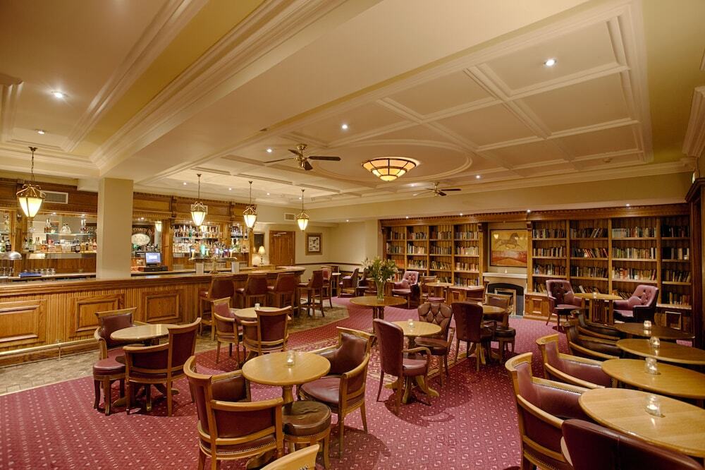 Ashdown Park Hotel Гори Экстерьер фото